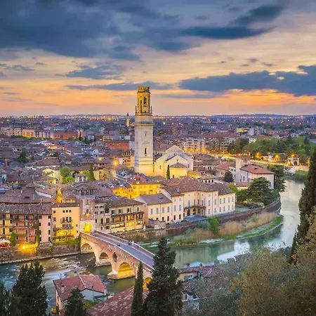San Bernardino Monolocale Con Balcone Appartement Verona Buitenkant foto